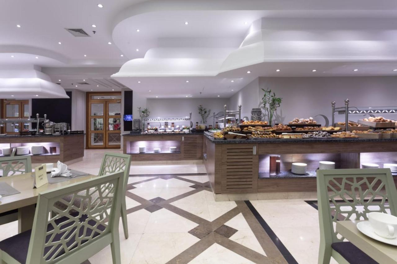 Concorde El Salam Cairo Hotel & Casino Экстерьер фото The buffet at the hotel